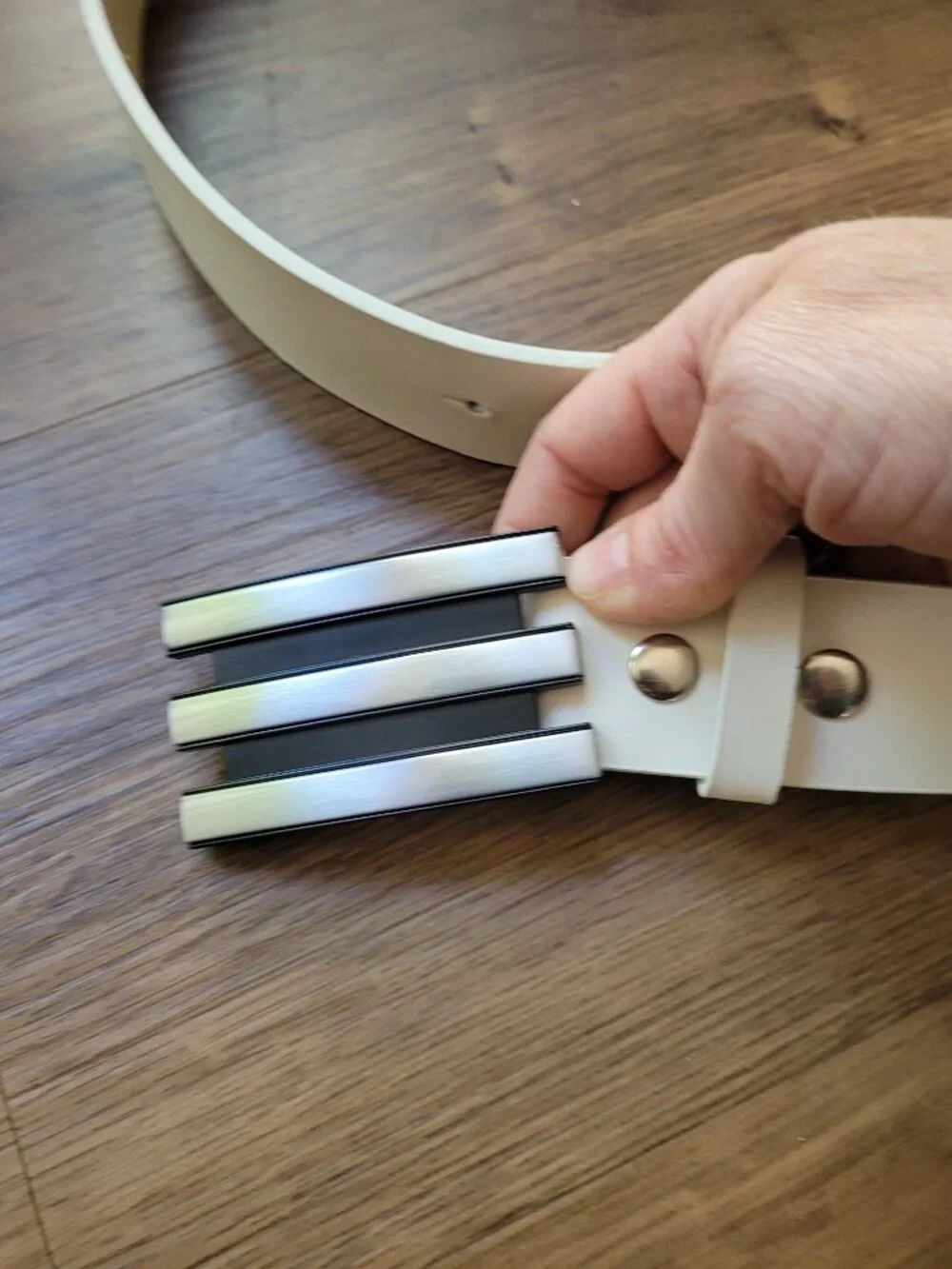 Adidas cream split leather belt sz 36